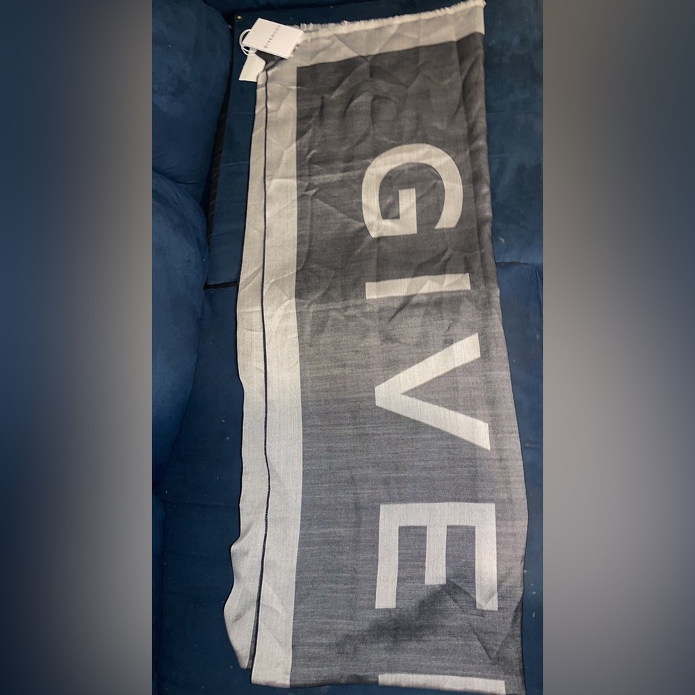 Givenchy Logo Woven Silk-Wool Scarf. Original!!!